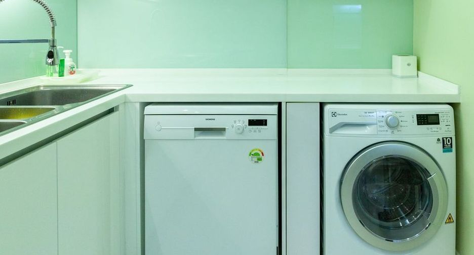 For rent 3 bedrooms condo in Khlong Toei, Bangkok