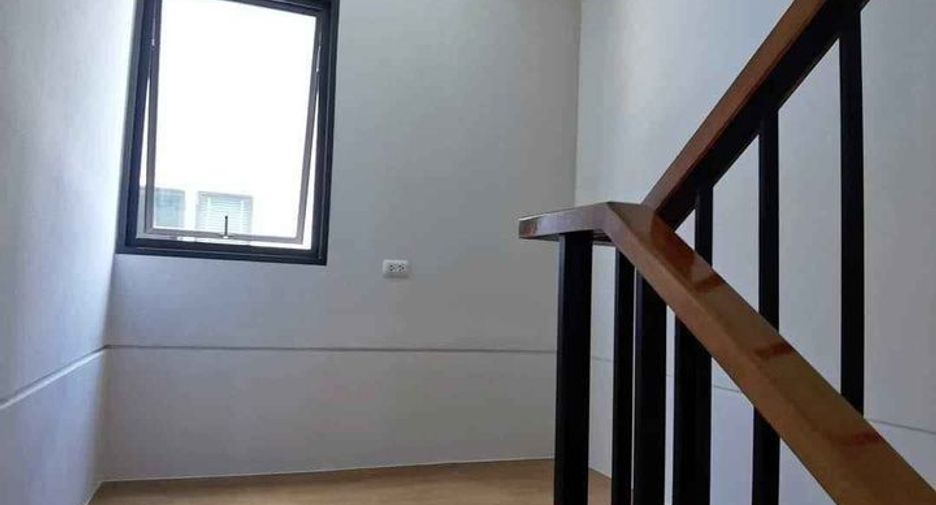 Casa adosada en alquiler de 3 habitaciones en Khan Na Yao, Bangkok