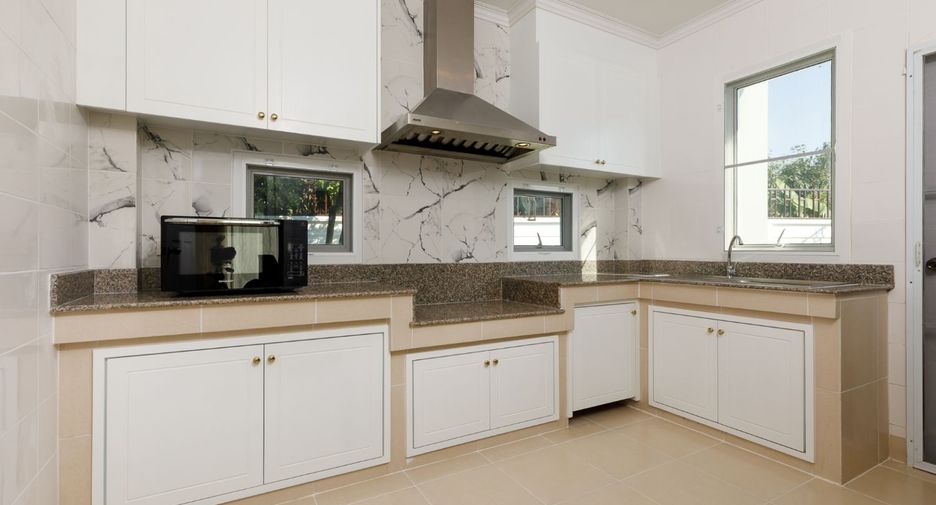 For sale 3 bedrooms house in Mueang Chiang Mai, Chiang Mai
