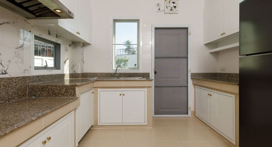 For sale 3 bedrooms house in Mueang Chiang Mai, Chiang Mai