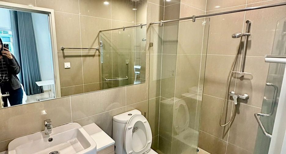 For rent 2 bedrooms apartment in Huai Khwang, Bangkok