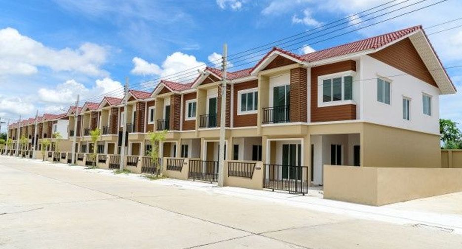 For sale 3 bed townhouse in Huai Thap Than, Sisaket