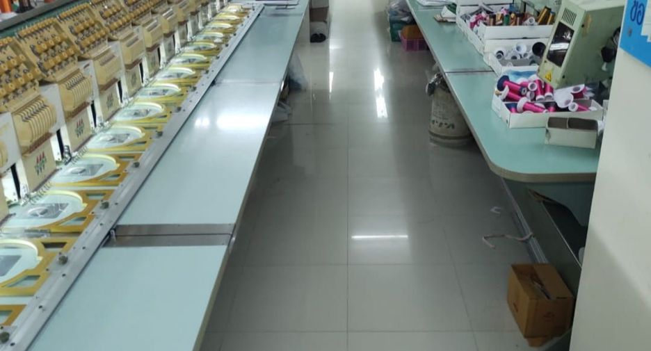 For sale 7 bed retail Space in Prawet, Bangkok