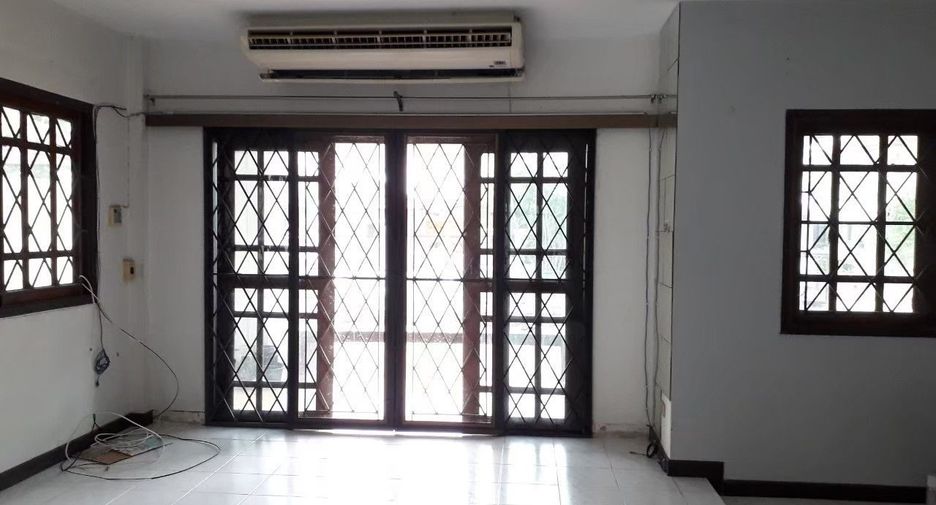 For rent 3 bed house in Thawi Watthana, Bangkok