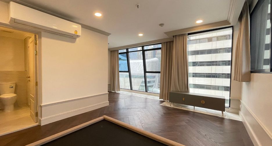 For rent 3 bedrooms condo in Pathum Wan, Bangkok