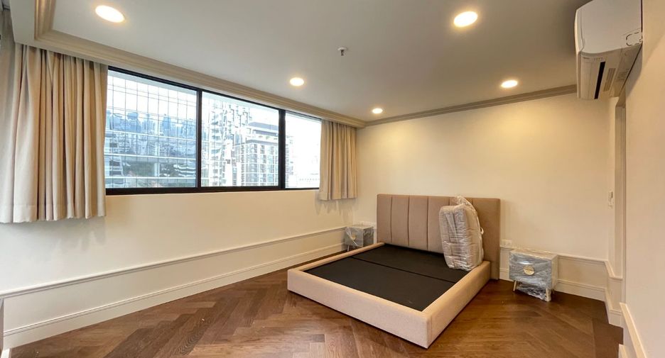 For rent 3 bedrooms condo in Pathum Wan, Bangkok