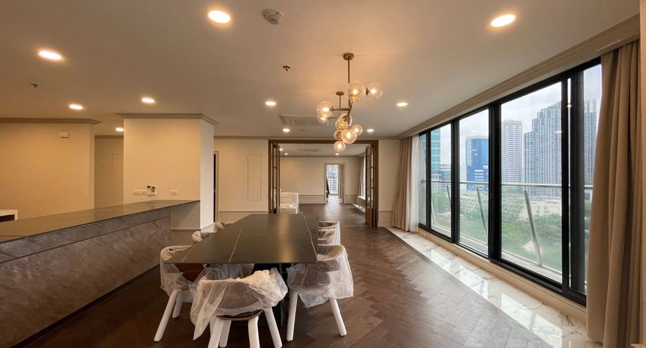For rent 3 bedrooms condo in Pathum Wan, Bangkok