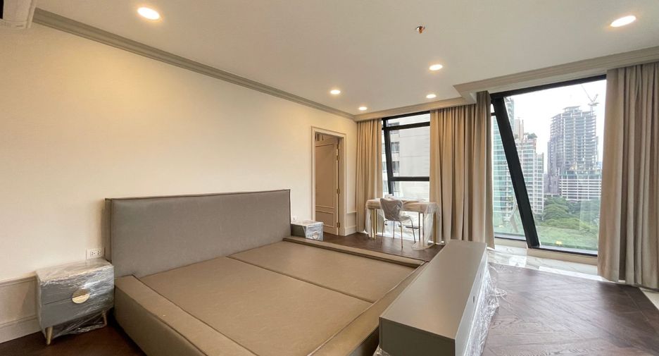 For rent 3 bedrooms condo in Pathum Wan, Bangkok