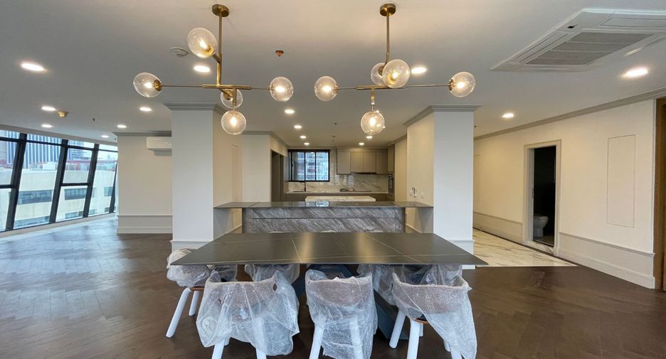 For rent 3 bedrooms condo in Pathum Wan, Bangkok