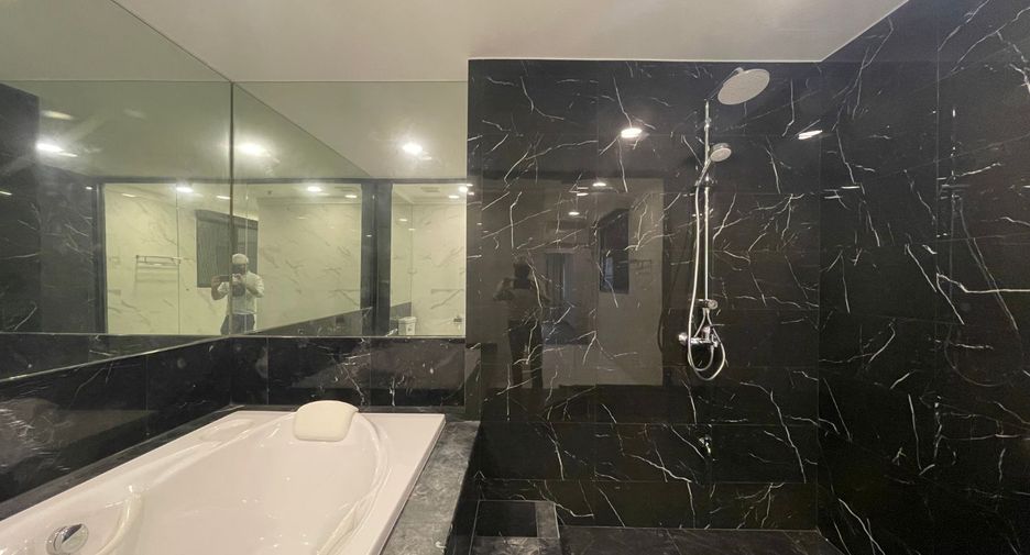 For rent 3 bedrooms condo in Pathum Wan, Bangkok