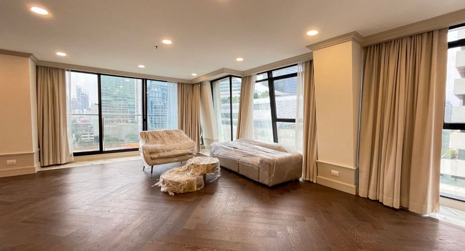 For rent 3 bedrooms condo in Pathum Wan, Bangkok