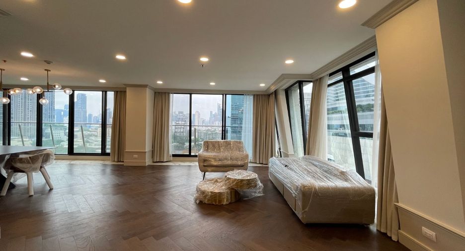 For rent 3 bedrooms condo in Pathum Wan, Bangkok