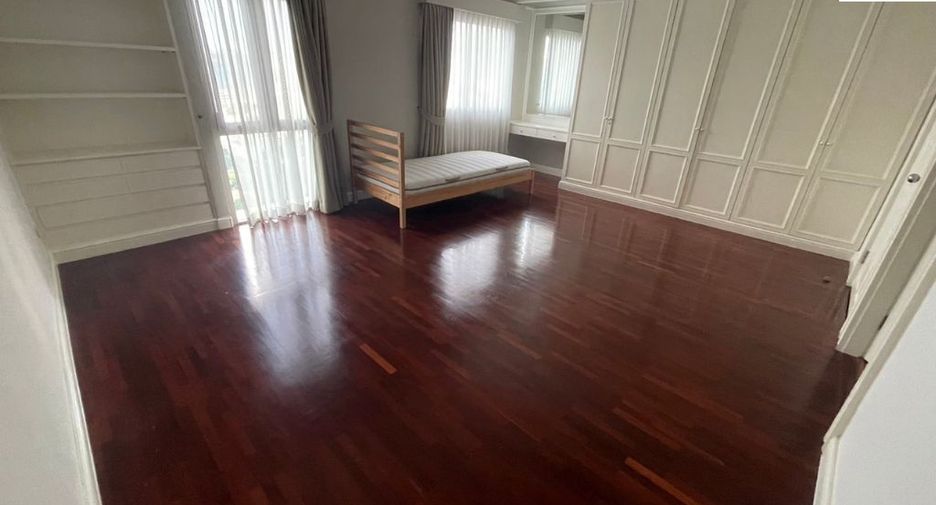 For rent 4 bedrooms condo in Sathon, Bangkok