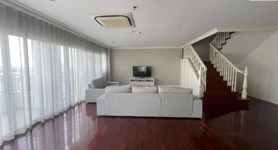 For rent 4 bedrooms condo in Sathon, Bangkok