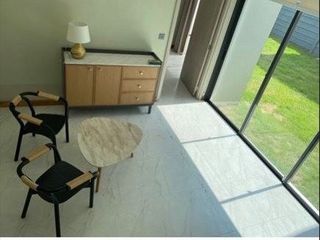 Casa en alquiler de 5 habitaciones en Huai Khwang, Bangkok