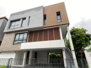 Casa en alquiler de 5 habitaciones en Huai Khwang, Bangkok