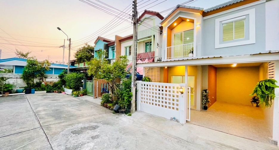 For sale 3 bed townhouse in Nong Khaem, Bangkok