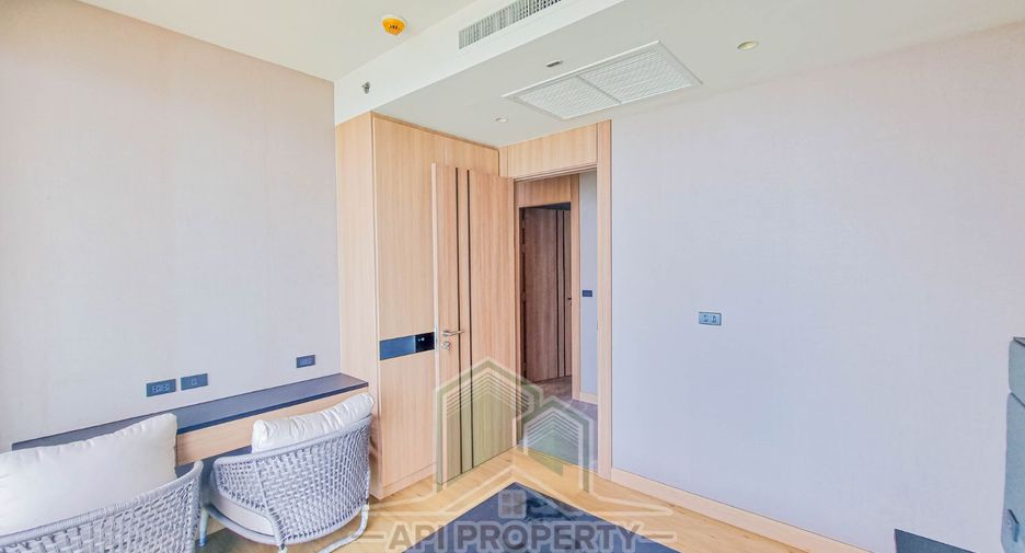 For sale 3 bedrooms condo in Jomtien, Pattaya