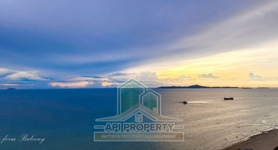 For sale 3 bedrooms condo in Jomtien, Pattaya
