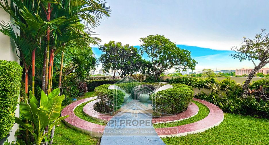 For sale 3 bedrooms condo in Jomtien, Pattaya