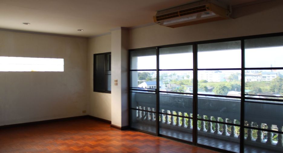 For rent 12 bed retail Space in Khan Na Yao, Bangkok