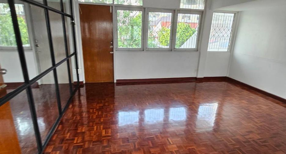 For rent 5 Beds house in Lat Phrao, Bangkok