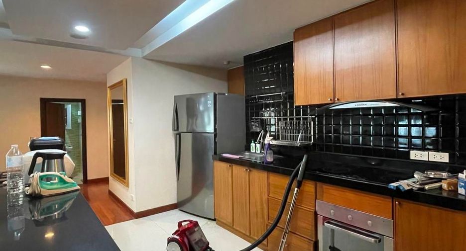 For rent 2 bedrooms condo in Watthana, Bangkok