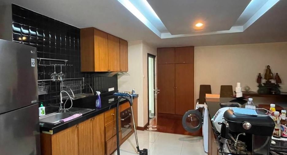 For rent 2 bedrooms condo in Watthana, Bangkok