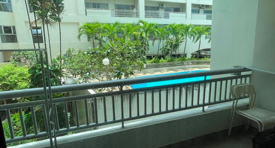 For rent 2 bedrooms condo in Watthana, Bangkok