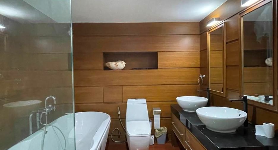 For rent 2 bedrooms condo in Watthana, Bangkok