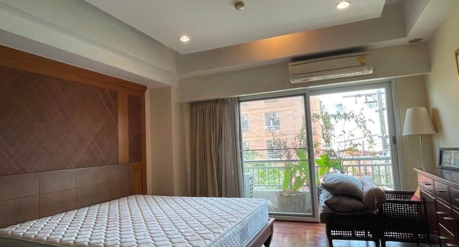 For rent 2 bedrooms condo in Watthana, Bangkok