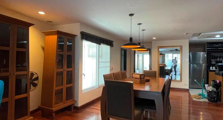 For rent 2 bedrooms condo in Watthana, Bangkok