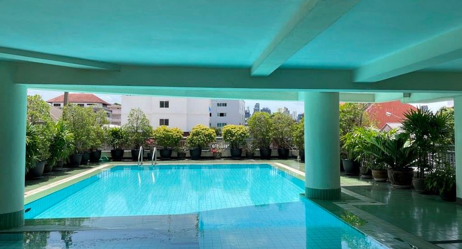For rent 2 bedrooms condo in Watthana, Bangkok