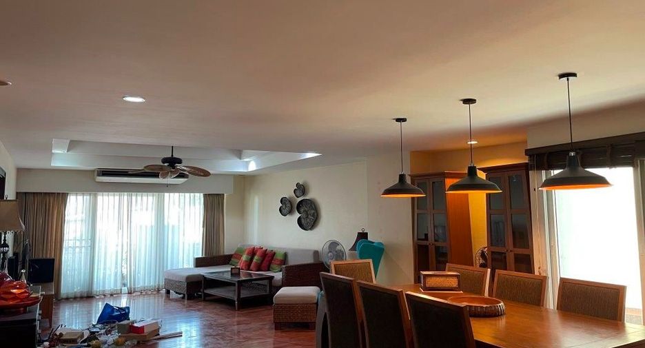 For rent 2 bedrooms condo in Watthana, Bangkok