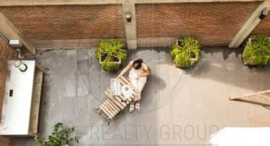 For sale 3 bedrooms townhouse in Khlong Toei, Bangkok