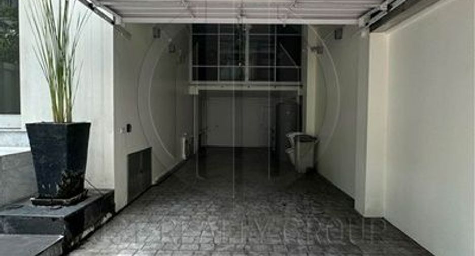 For sale 3 bedrooms townhouse in Khlong Toei, Bangkok