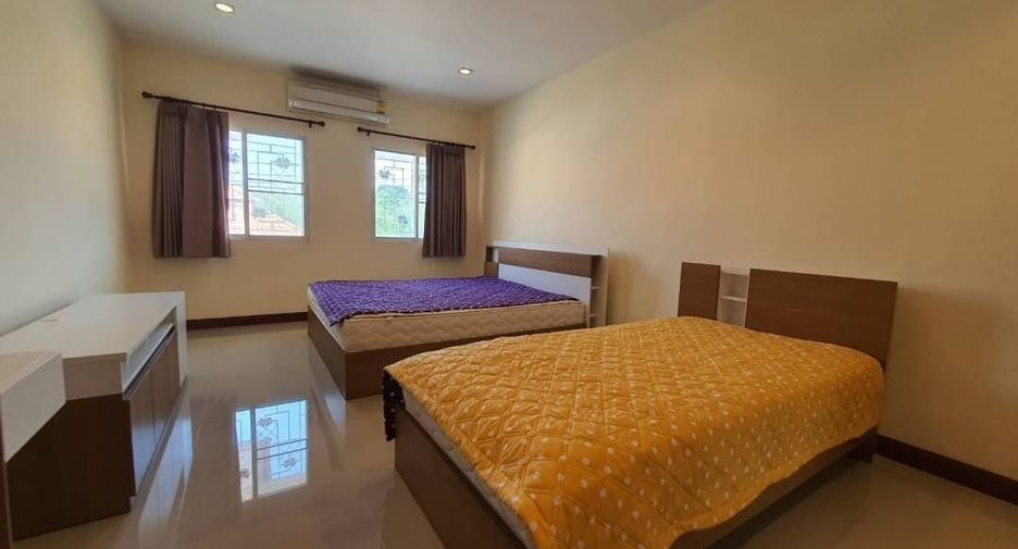 For sale 4 bedrooms house in Sattahip, Chonburi