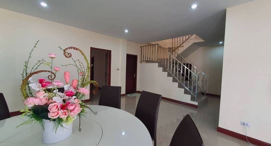 For sale 4 bedrooms house in Sattahip, Chonburi