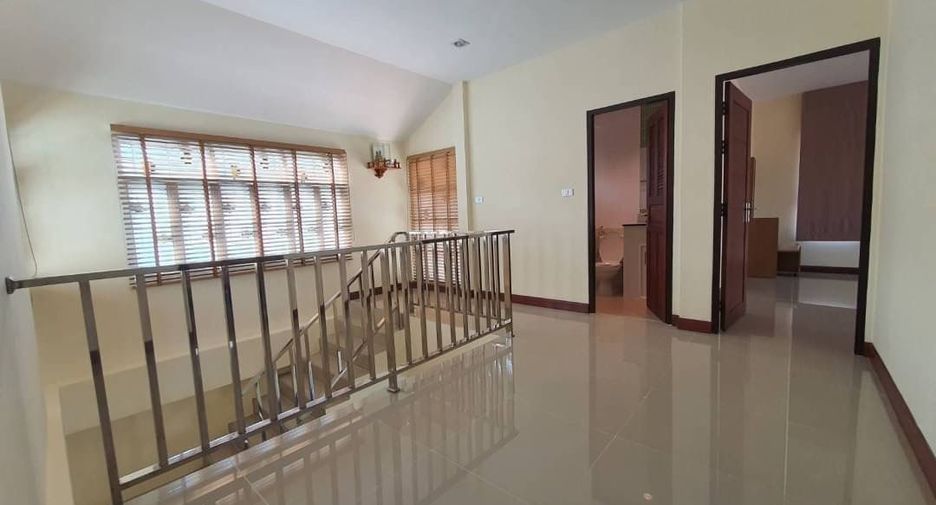 For sale 4 bedrooms house in Sattahip, Chonburi