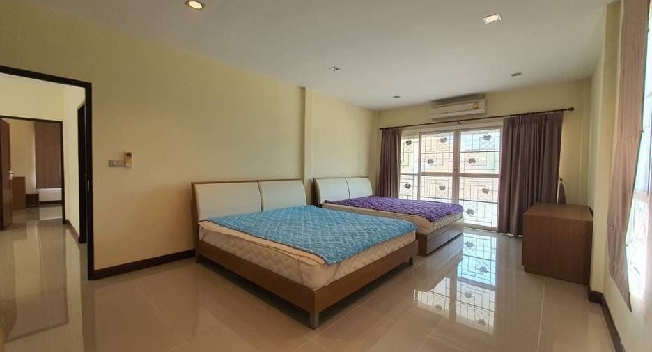 For sale 4 bedrooms house in Sattahip, Chonburi