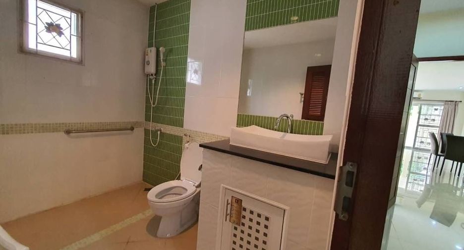 For sale 4 bedrooms house in Sattahip, Chonburi