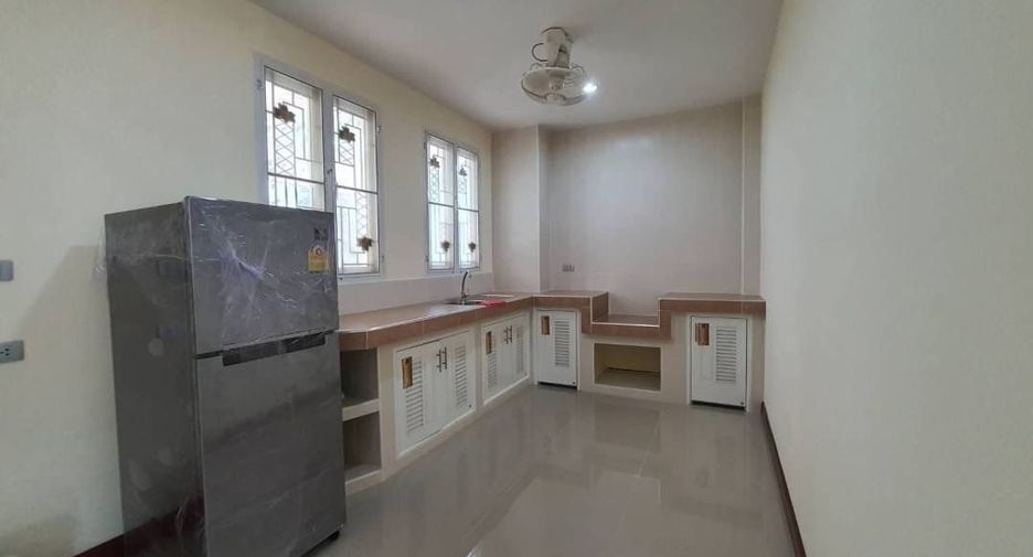 For sale 4 bedrooms house in Sattahip, Chonburi