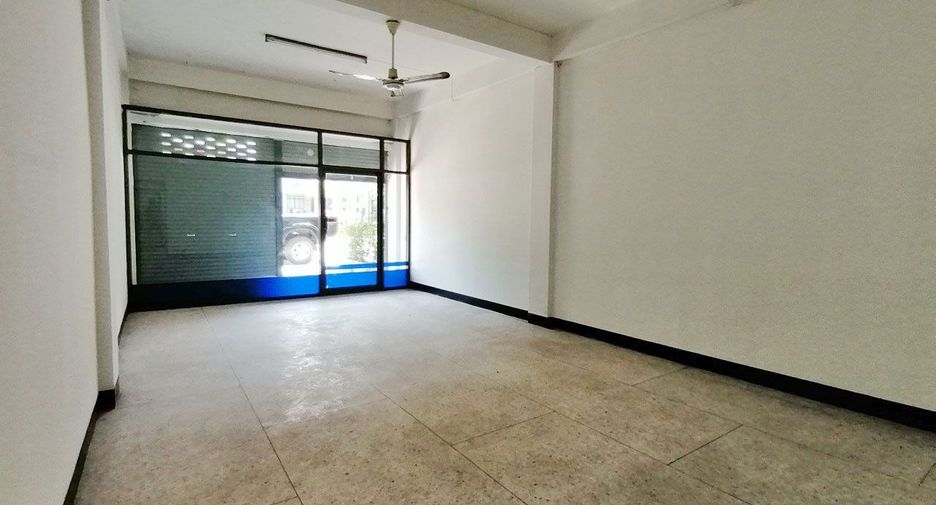 For sale 4 bed retail Space in Mueang Lop Buri, Lopburi