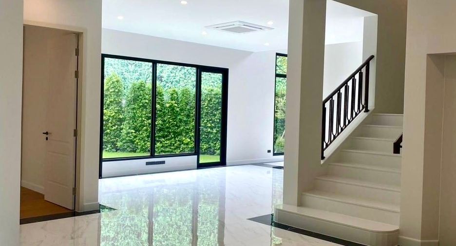 For sale 5 bedrooms house in Saphan Sung, Bangkok