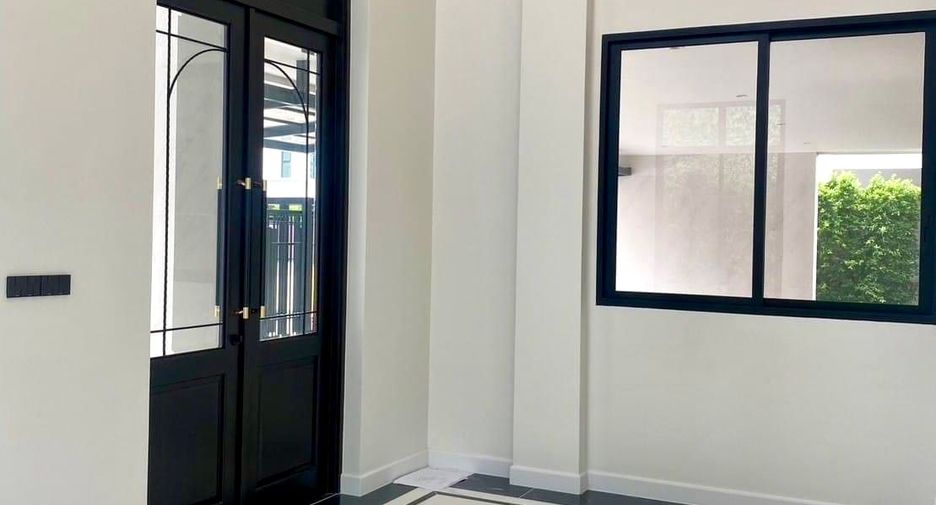 For sale 5 bedrooms house in Saphan Sung, Bangkok
