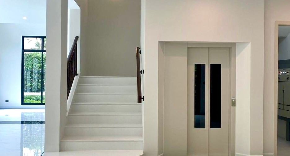For sale 5 bedrooms house in Saphan Sung, Bangkok