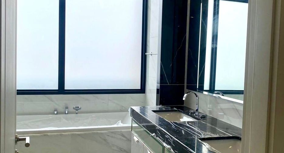 For sale 5 bedrooms house in Saphan Sung, Bangkok