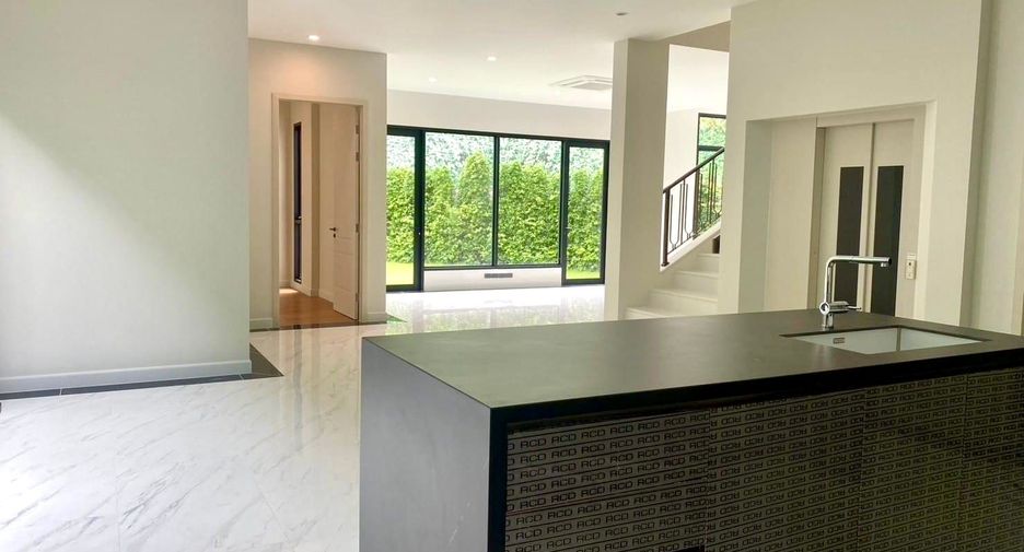 For sale 5 bedrooms house in Saphan Sung, Bangkok