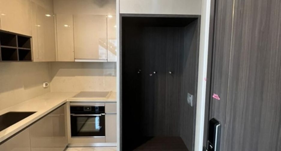 For sale 2 bedrooms condo in Khlong Toei, Bangkok