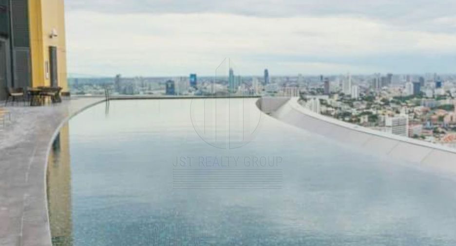 For rent 3 bedrooms condo in Khlong Toei, Bangkok